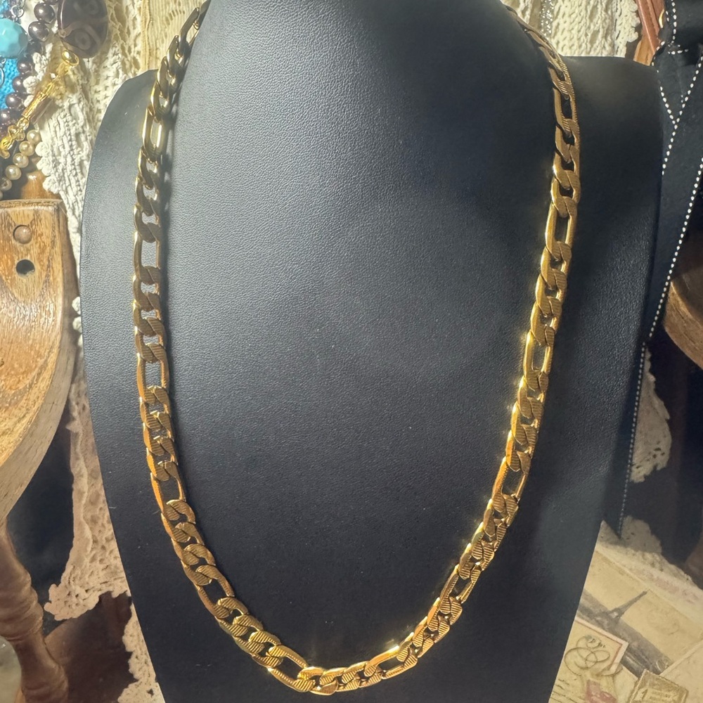 Gold Chain Figaro Diamond cut stainless steel, very well made!  It’s a beauty!